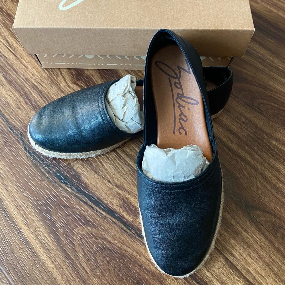 Zodiac Flats size 8